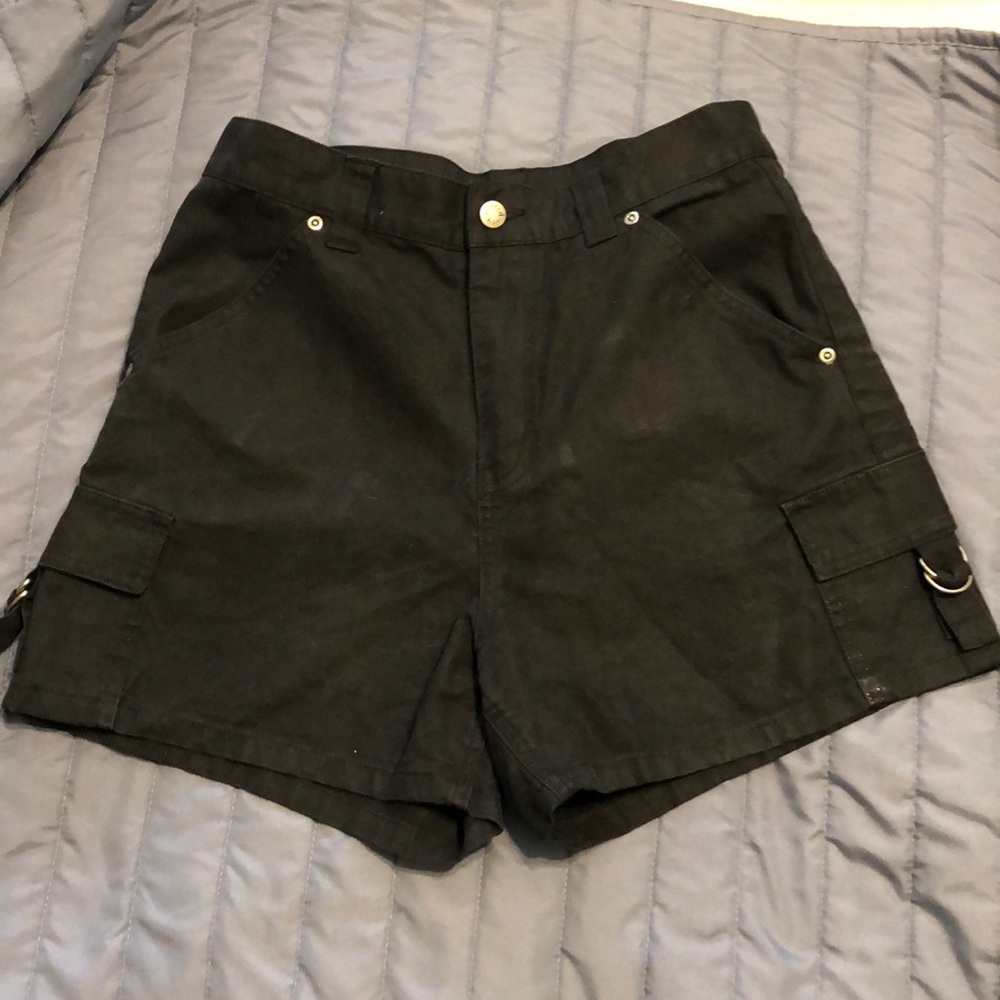 Women’s black Riveted shorts